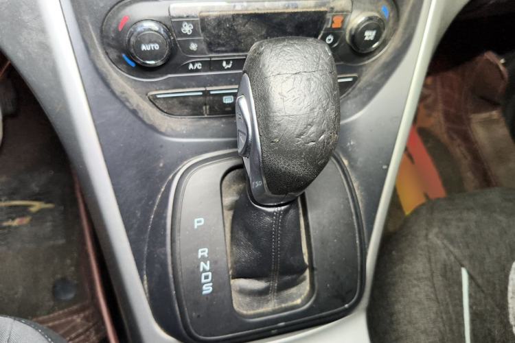 Used Ford Kuga 2015 1.5L GTDi Two-Wheel-Drive Comfort Model Gear Lever