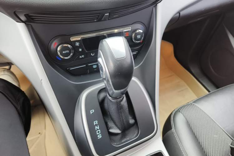 Used Ford Kuga 2015 1.5L GTDi Two-Wheel Drive Fashion Edition Gear Lever