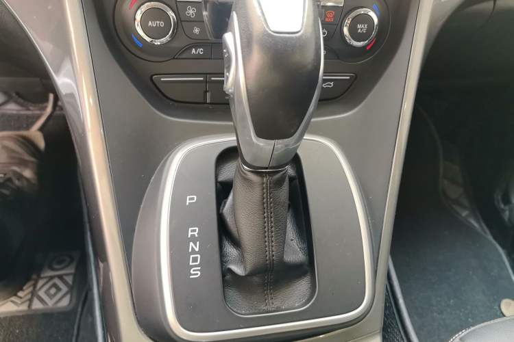 Used Ford Kuga 2015 2.0L GTDi Four-Wheel Drive Elite Model Gear Lever