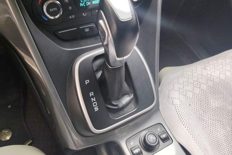 Used Ford Kuga 2015 1.5L GTDi Four-Wheel-Drive Elite Model Gear Lever