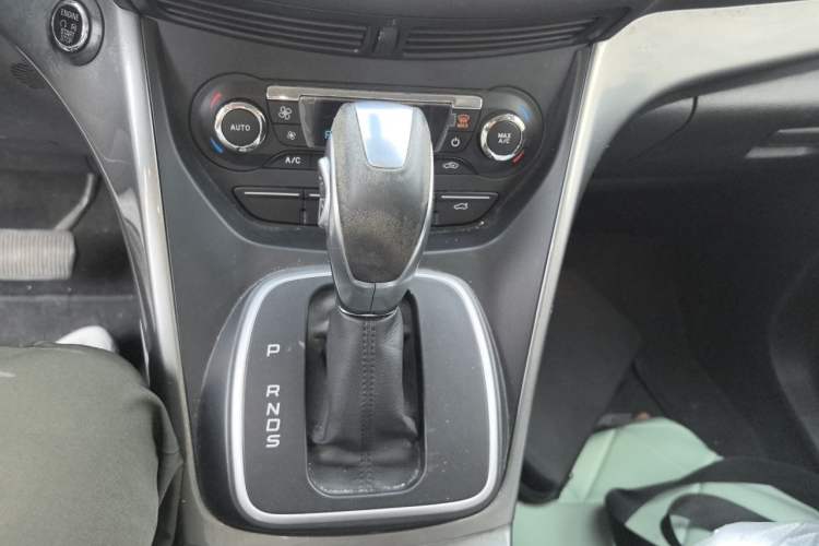 Used Ford Kuga 2015 2.0L GTDi Four-Wheel Drive Elite Model Gear Lever