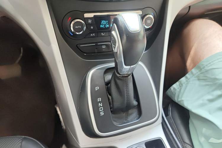 Used Ford Kuga 2015 1.5L GTDi Two-Wheel Drive Fashion Edition Gear Lever