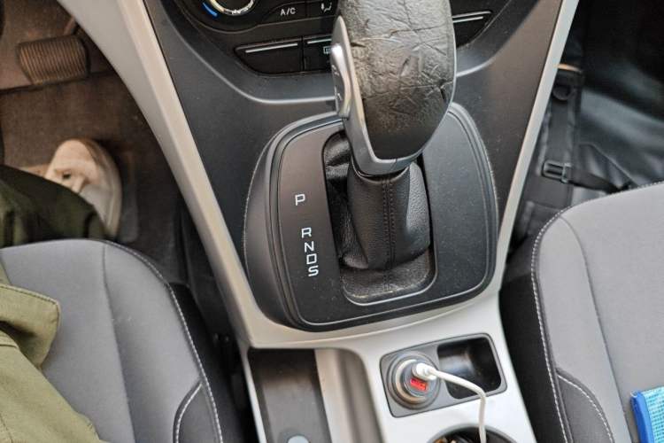 Used Ford Kuga 2015 1.5L GTDi Two-Wheel-Drive Comfort Model Gear Lever