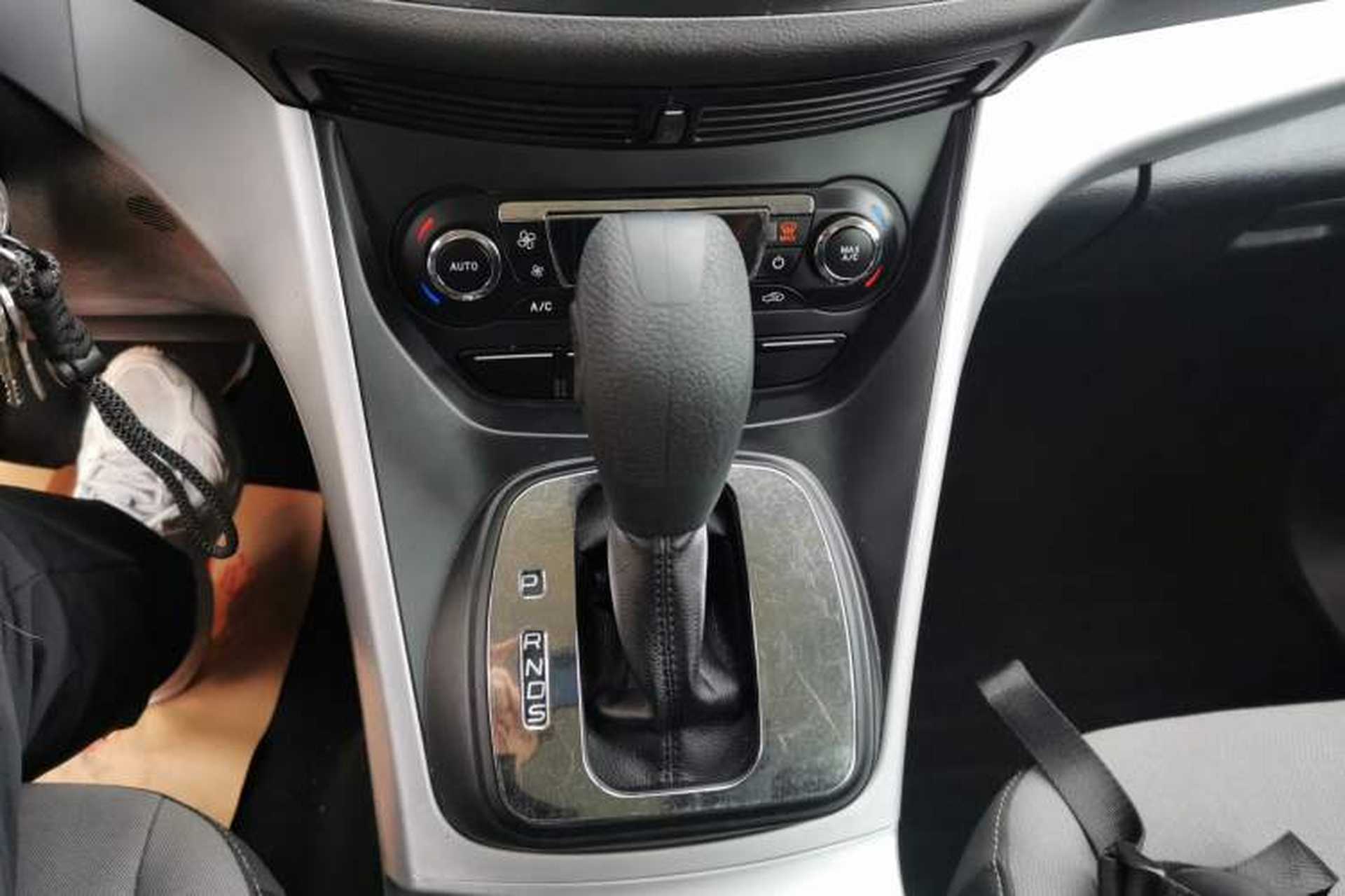 Used Ford Kuga 2015 1.5L GTDi Two-Wheel-Drive Comfort Model Gear Lever