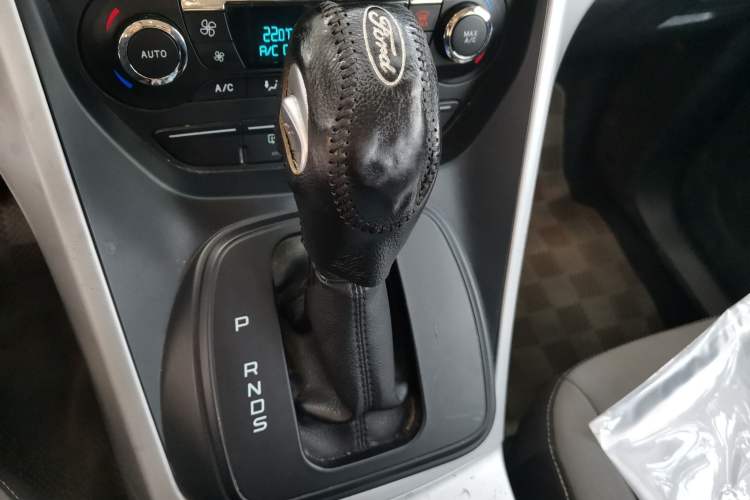 Used Ford Kuga 2015 1.5L GTDi Two-Wheel-Drive Comfort Model Gear Lever