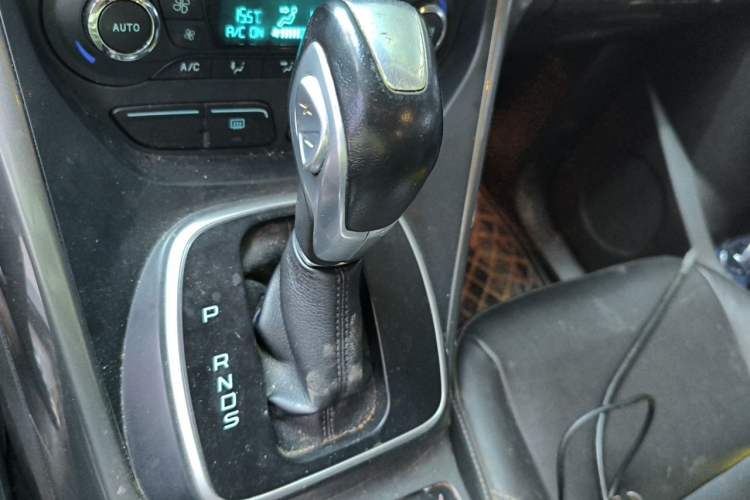 Used Ford Kuga 2015 2.0L GTDi Four-Wheel Drive Elite Model Gear Lever