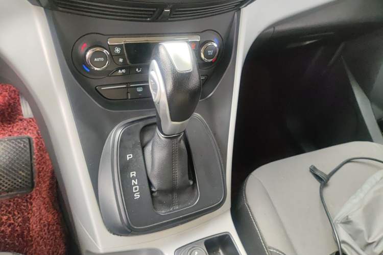 Used Ford Kuga 2015 1.5L GTDi Two-Wheel-Drive Comfort Model Gear Lever