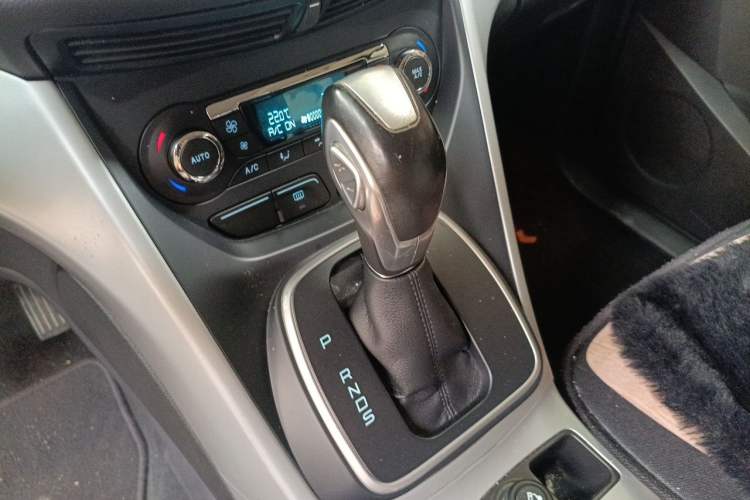 Used Ford Kuga 2015 1.5L GTDi Two-Wheel Drive Fashion Edition Gear Lever