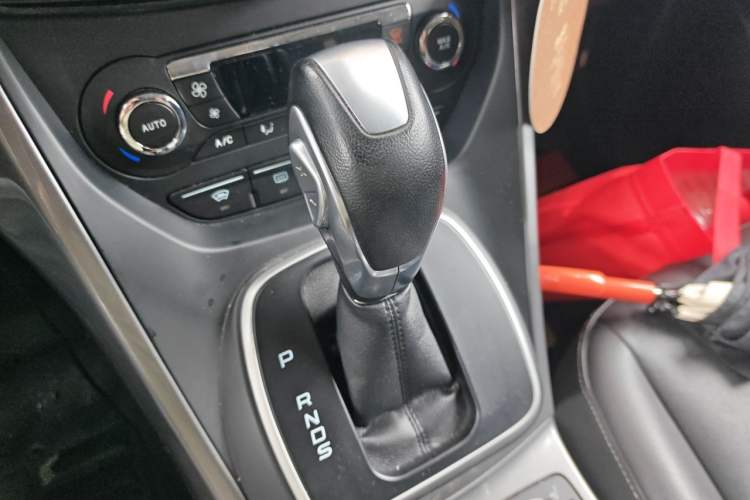Used Ford Kuga 2015 2.0L GTDi Four-Wheel Drive Prestige Model Gear Lever