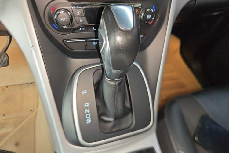 Used Ford Kuga 2015 1.5L GTDi Two-Wheel Drive Fashion Edition Gear Lever