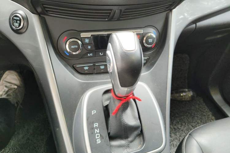 Used Ford Kuga 2015 2.0L GTDi Four-Wheel-Drive Sport Model Gear Lever