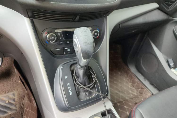 Used Ford Kuga 2015 1.5L GTDi Two-Wheel-Drive Comfort Model Gear Lever
