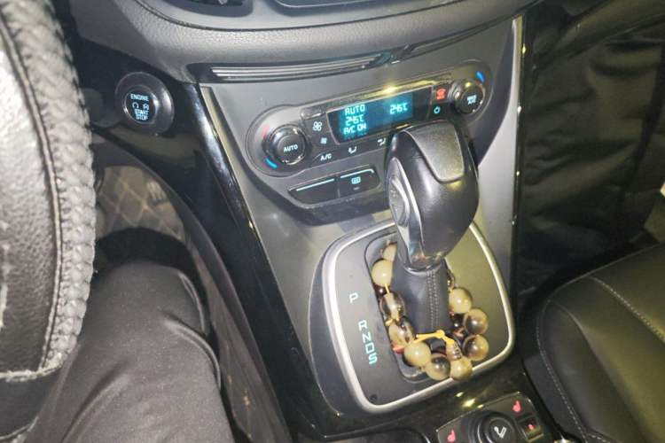 Used Ford Kuga 2015 2.0L GTDi Four-Wheel-Drive Sport Model Gear Lever