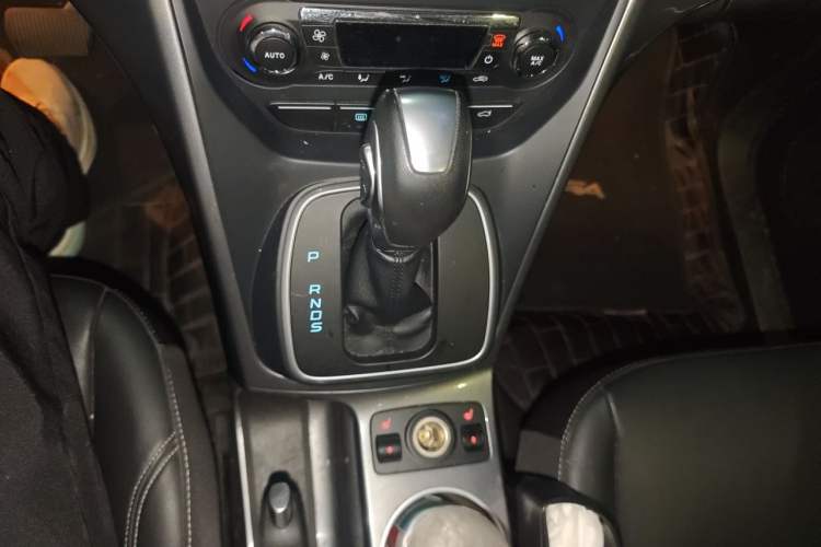 Used Ford Kuga 2015 1.5L GTDi Four-Wheel-Drive Elite Model Gear Lever