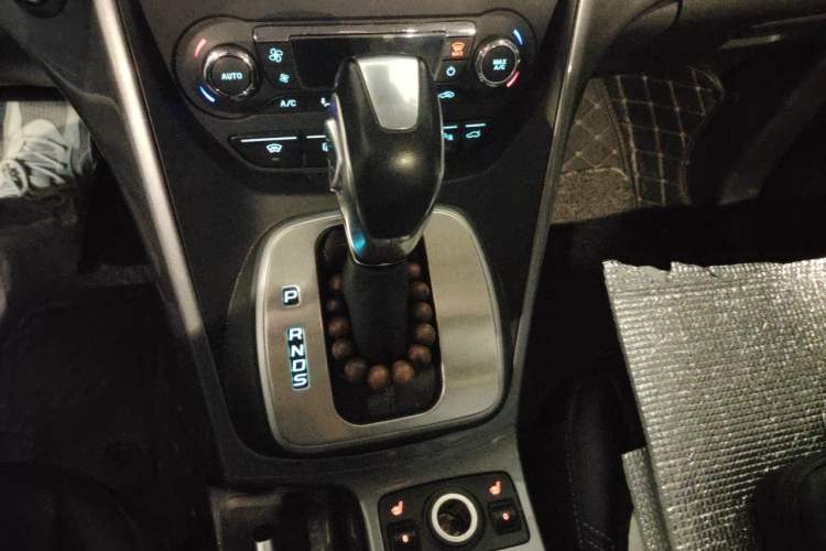 Used Ford Kuga 2015 2.0L GTDi Four-Wheel Drive Prestige Model Gear Lever