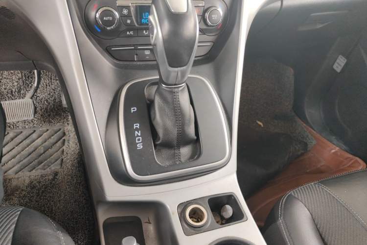 Used Ford Kuga 2015 1.5L GTDi Two-Wheel-Drive Comfort Model Gear Lever
