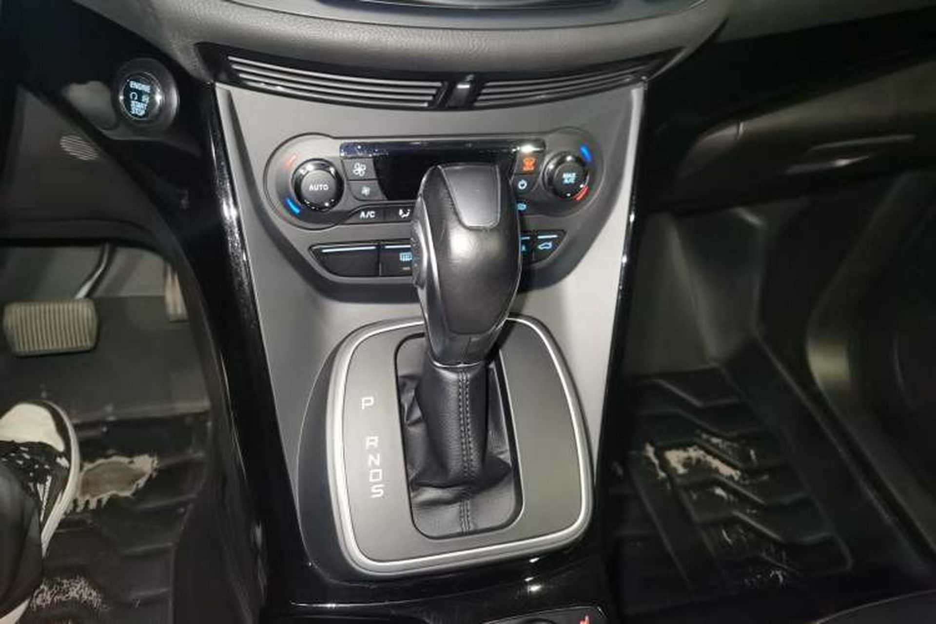 Used Ford Kuga 2015 2.0L GTDi Four-Wheel-Drive Sport Model Gear Lever