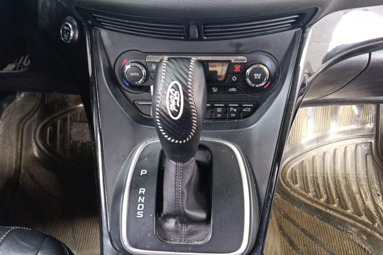 Used Ford Kuga 2015 2.0L GTDi Four-Wheel-Drive Sport Model Gear Lever