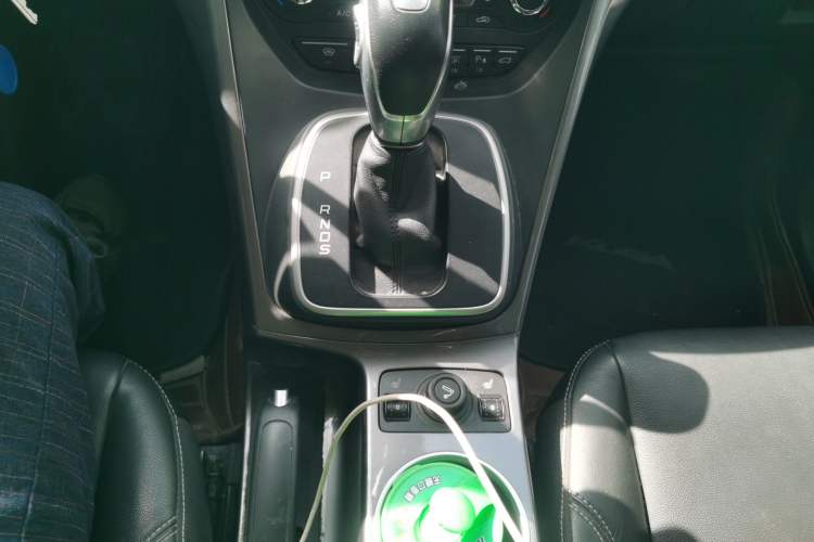 Used Ford Kuga 2015 2.0L GTDi Four-Wheel Drive Prestige Model Gear Lever