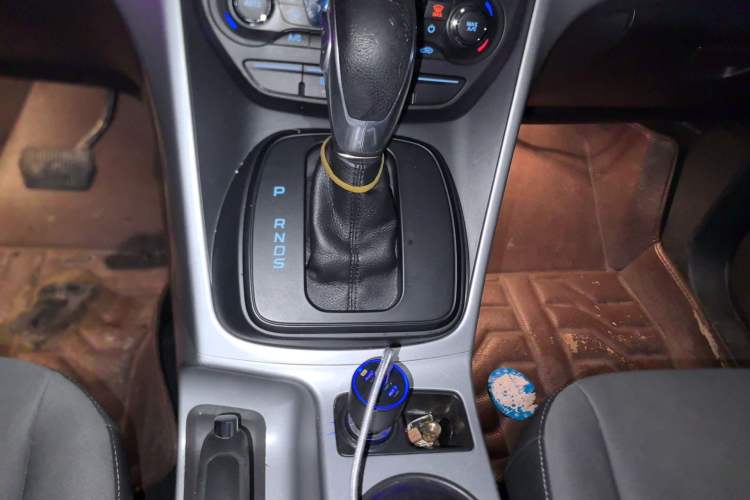 Used Ford Kuga 2015 1.5L GTDi Two-Wheel-Drive Comfort Model Gear Lever