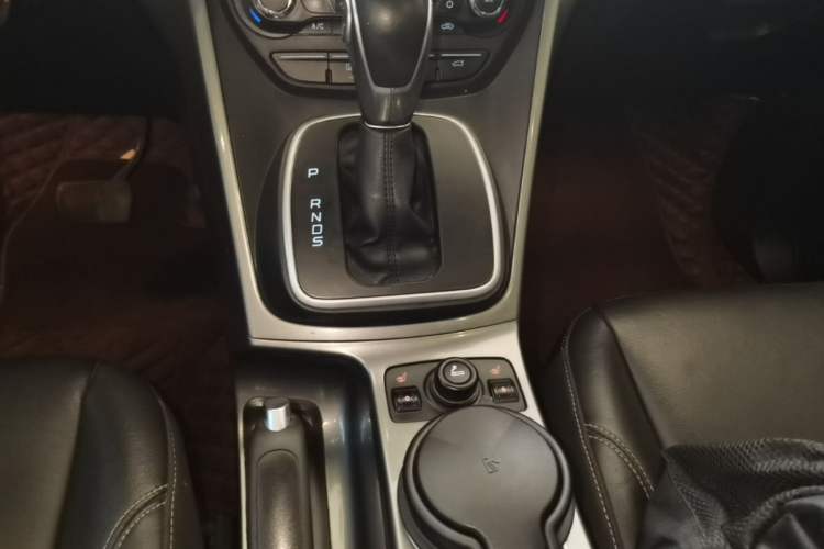 Used Ford Kuga 2015 2.0L GTDi Four-Wheel Drive Elite Model Gear Lever