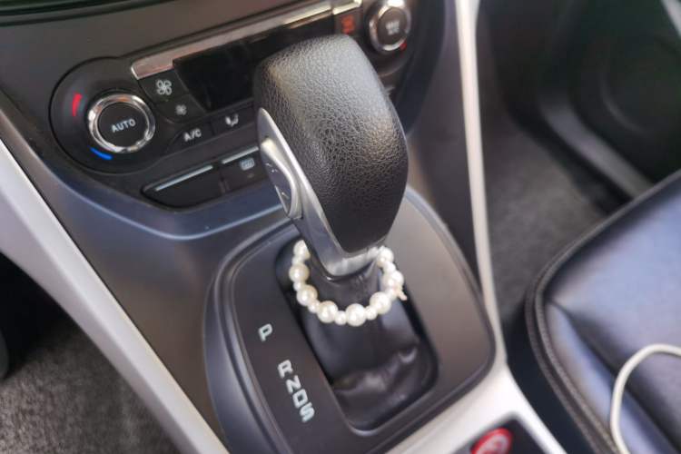 Used Ford Kuga 2015 1.5L GTDi Two-Wheel-Drive Comfort Model Gear Lever