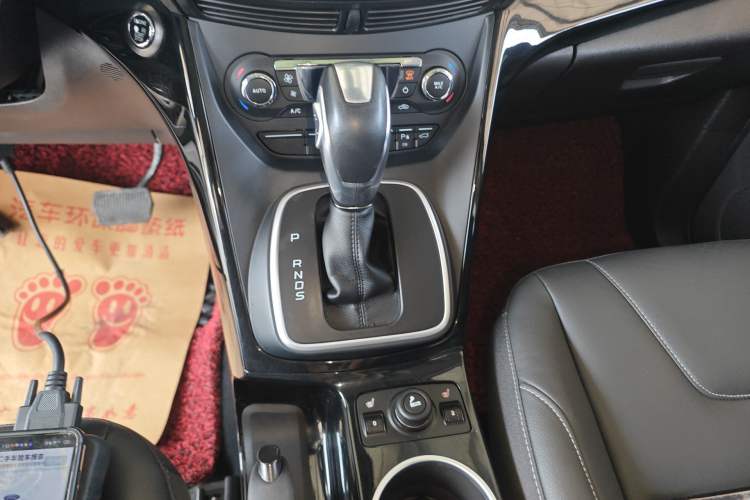 Used Ford Kuga 2015 2.0L GTDi Four-Wheel-Drive Sport Model Gear Lever