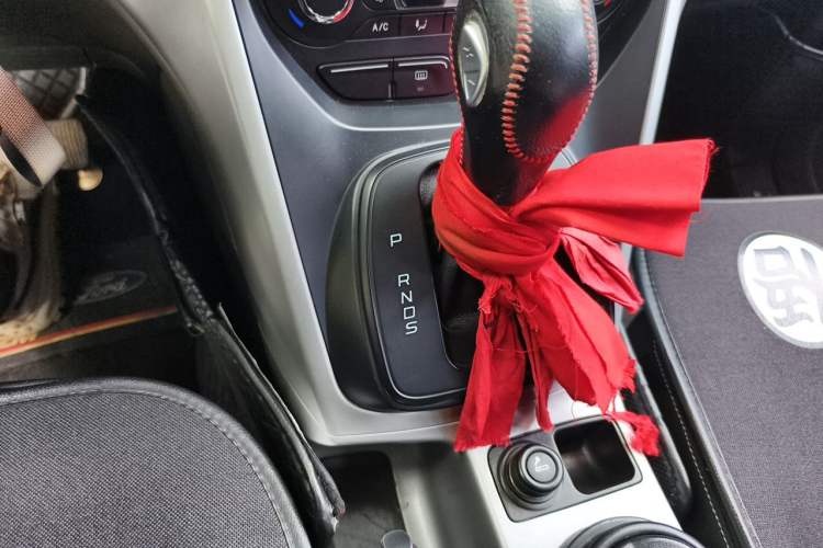 Used Ford Kuga 2015 1.5L GTDi Two-Wheel-Drive Comfort Model Gear Lever