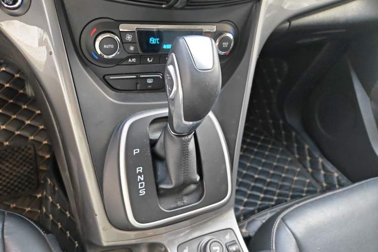 Used Ford Kuga 2015 2.0L GTDi Four-Wheel Drive Elite Model Gear Lever