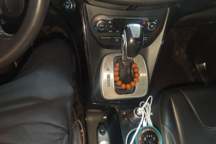 Used Ford Kuga 2015 2.0L GTDi Four-Wheel-Drive Sport Model Gear Lever
