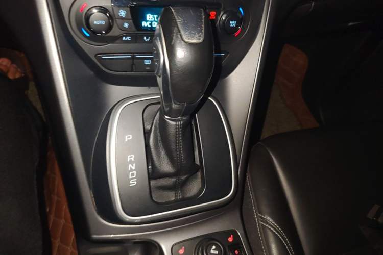 Used Ford Kuga 2015 2.0L GTDi Four-Wheel Drive Elite Model Gear Lever