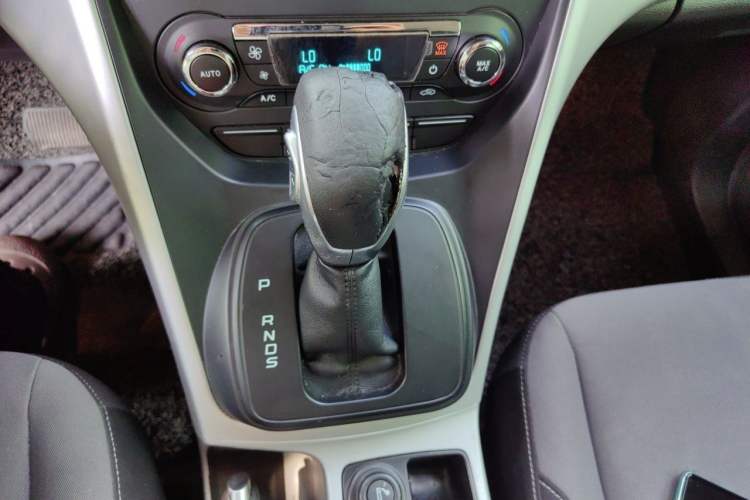 Used Ford Kuga 2015 1.5L GTDi Two-Wheel-Drive Comfort Model Gear Lever