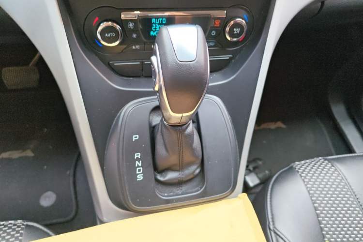 Used Ford Kuga 2015 1.5L GTDi Two-Wheel-Drive Comfort Model Gear Lever