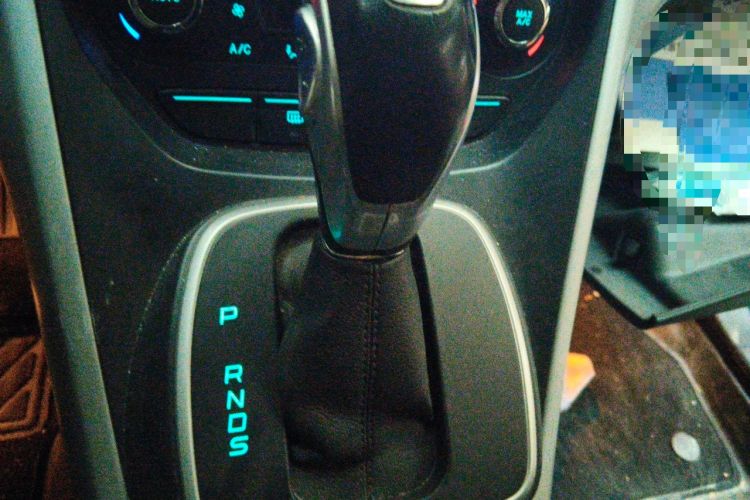 Used Ford Kuga 2015 1.5L GTDi Two-Wheel Drive Fashion Edition Gear Lever
