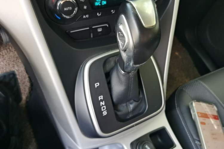 Used Ford Kuga 2015 1.5L GTDi Two-Wheel-Drive Comfort Model Gear Lever