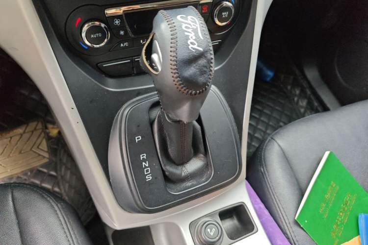 Used Ford Kuga 2015 1.5L GTDi Two-Wheel-Drive Comfort Model Gear Lever