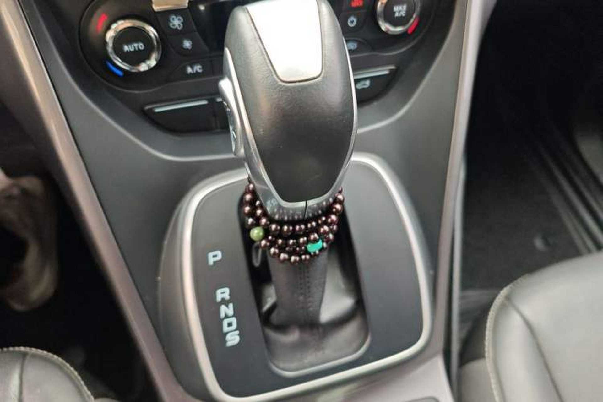 Used Ford Kuga 2015 2.0L GTDi Four-Wheel Drive Elite Model Gear Lever