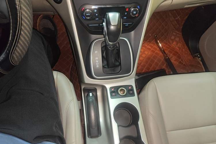 Used Ford Kuga 2015 2.0L GTDi Four-Wheel Drive Elite Model Gear Lever