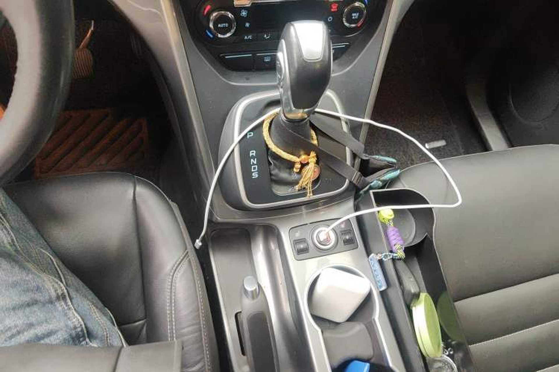 Used Ford Kuga 2015 2.0L GTDi Four-Wheel Drive Elite Model Gear Lever