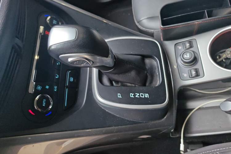 Used Ford Kuga 2015 2.0L GTDi Four-Wheel Drive Elite Model Gear Lever