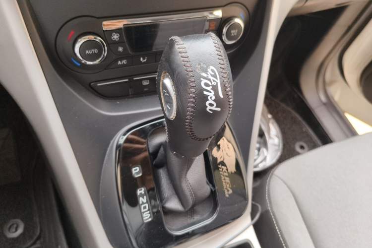 Used Ford Kuga 2015 1.5L GTDi Two-Wheel-Drive Comfort Model Gear Lever
