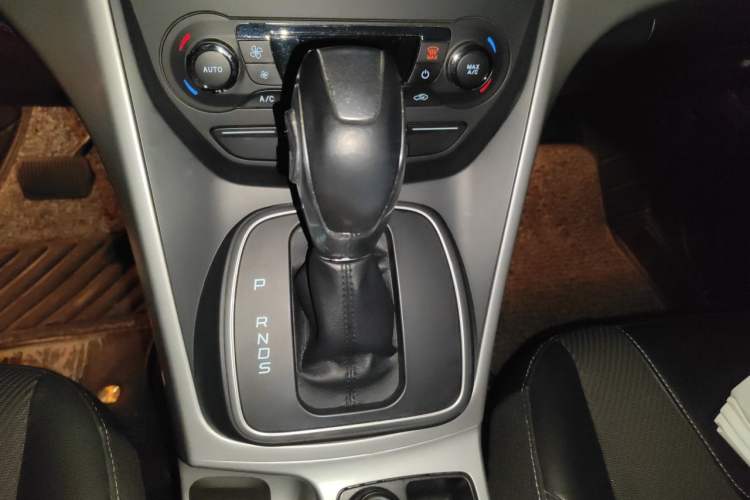 Used Ford Kuga 2015 1.5L GTDi Two-Wheel Drive Fashion Edition Gear Lever