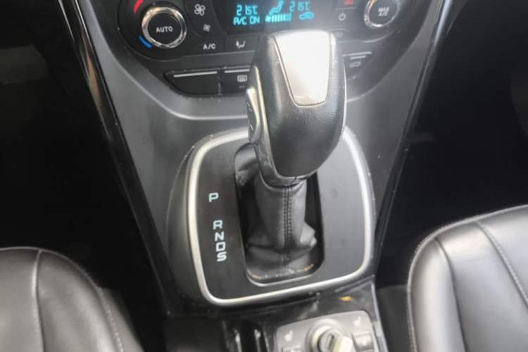 Used Ford Kuga 2015 2.0L GTDi Four-Wheel Drive Prestige Model Gear Lever