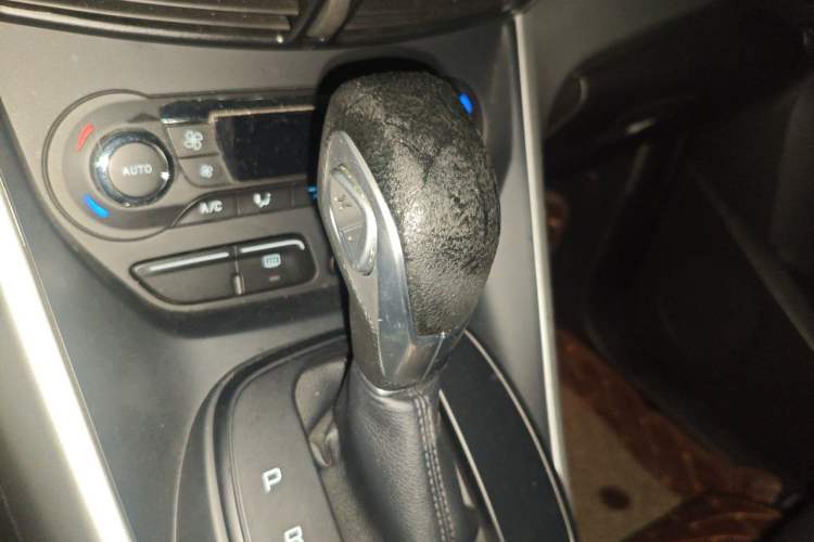 Used Ford Kuga 2015 1.5L GTDi Two-Wheel-Drive Comfort Model Gear Lever