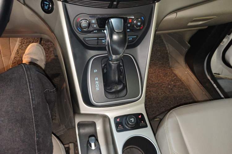 Used Ford Kuga 2015 1.5L GTDi Four-Wheel-Drive Elite Model Gear Lever