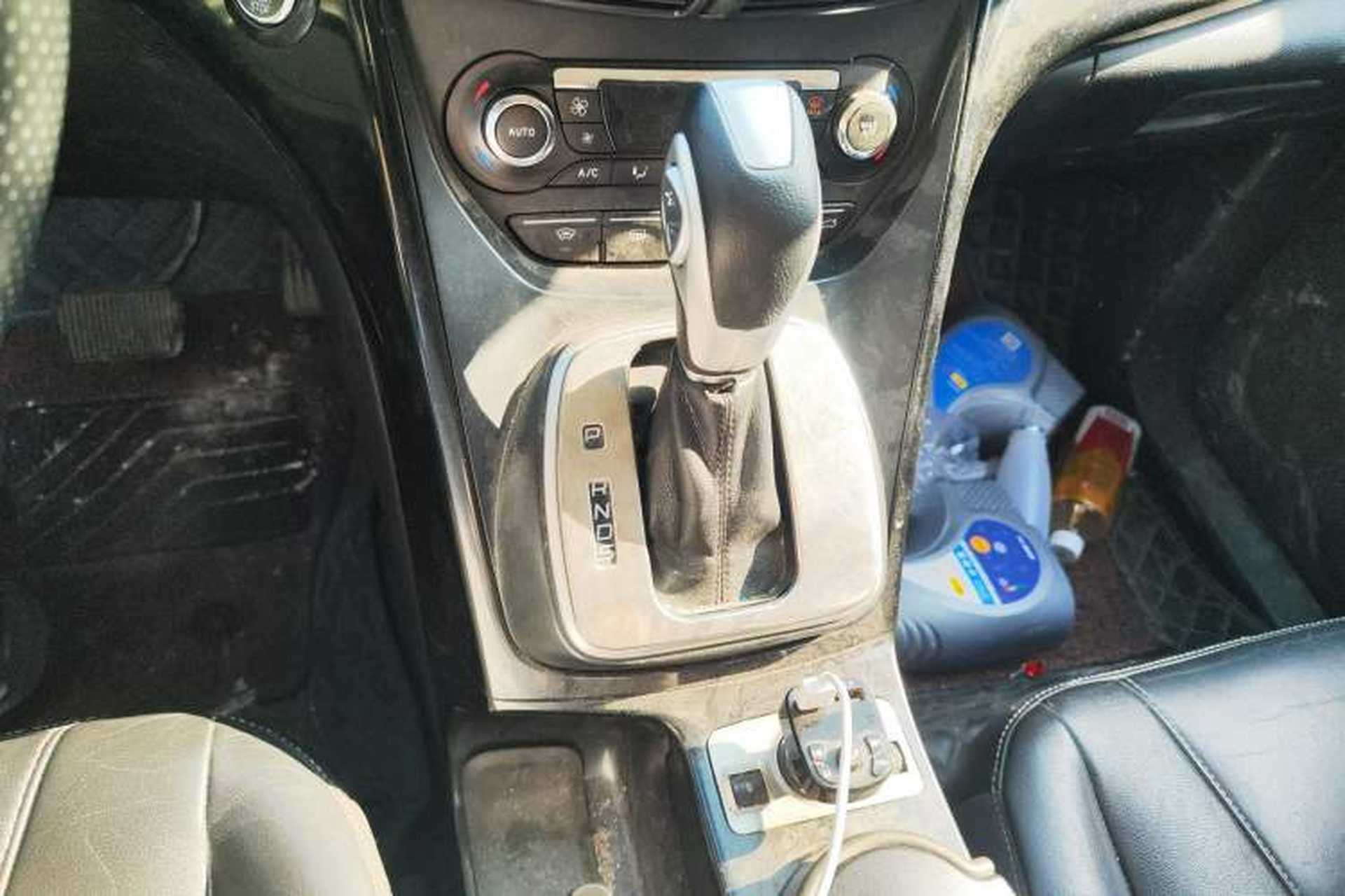 Used Ford Kuga 2015 2.0L GTDi Four-Wheel-Drive Sport Model Gear Lever