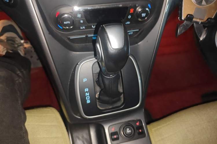 Used Ford Kuga 2015 1.5L GTDi Four-Wheel-Drive Elite Model Gear Lever