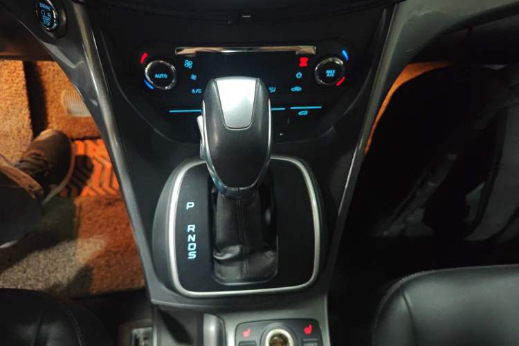 Used Ford Kuga 2015 2.0L GTDi Four-Wheel Drive Elite Model Gear Lever