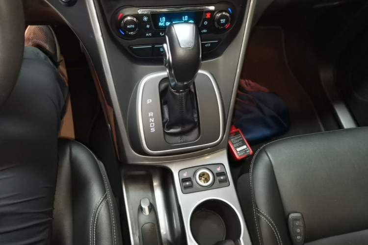 Used Ford Kuga 2015 2.0L GTDi Four-Wheel Drive Elite Model Gear Lever