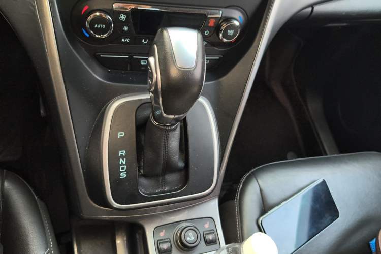Used Ford Kuga 2015 2.0L GTDi Four-Wheel Drive Elite Model Gear Lever